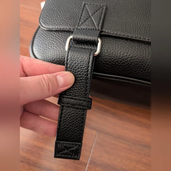 Brand New Calvin Klein Black Leather Messenger Bag - Picture 3 of 7